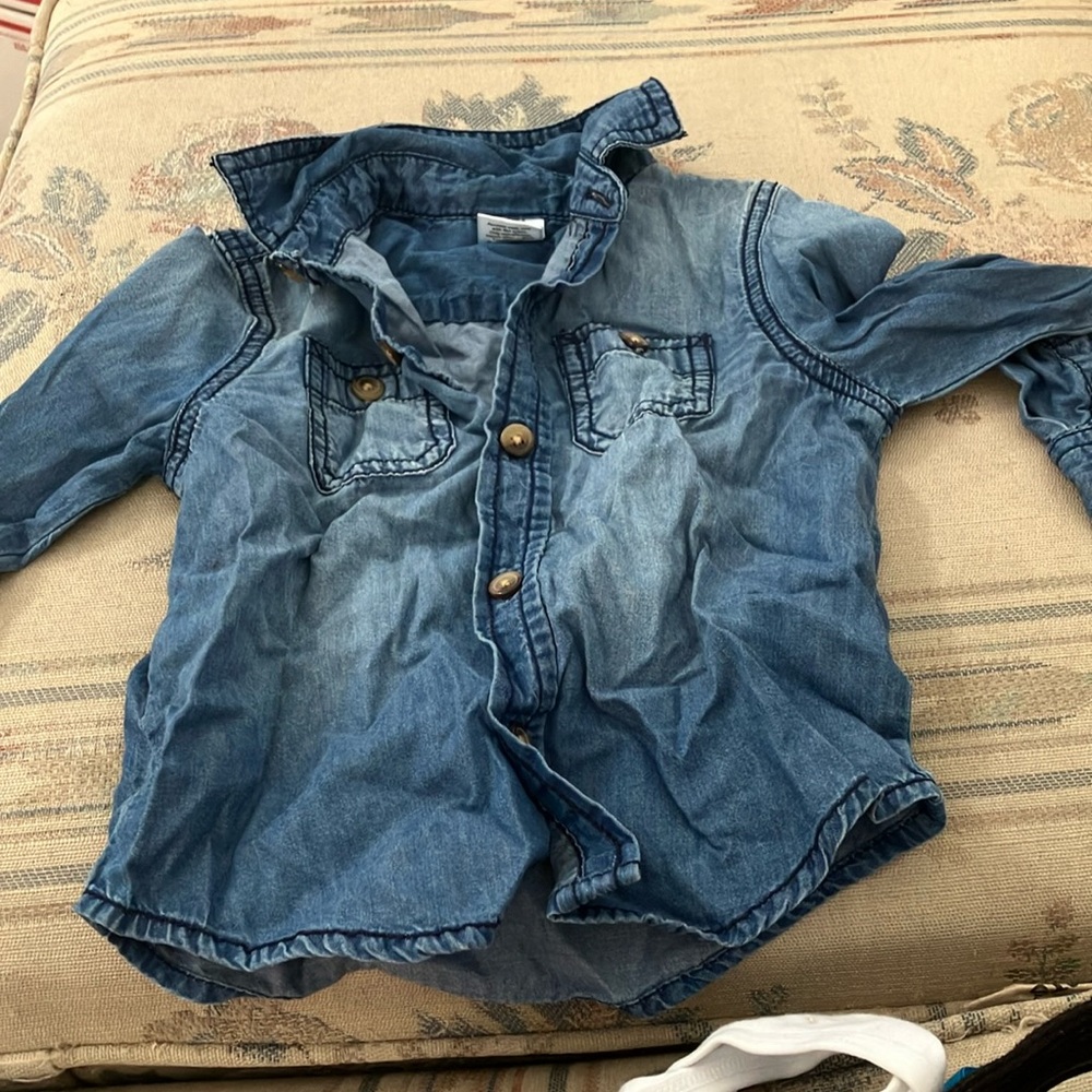 FINAL MARKDOWN Infant okie dokie denim shirt 18 months